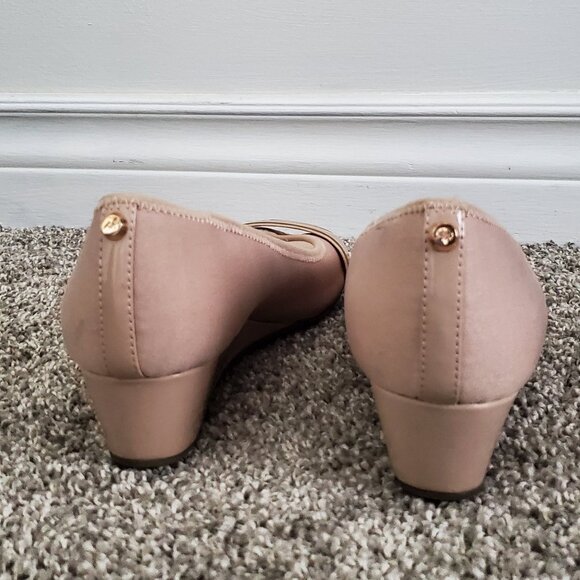 Blush pink low heels 8 1/2 Anne Klein - Picture 5 of 6